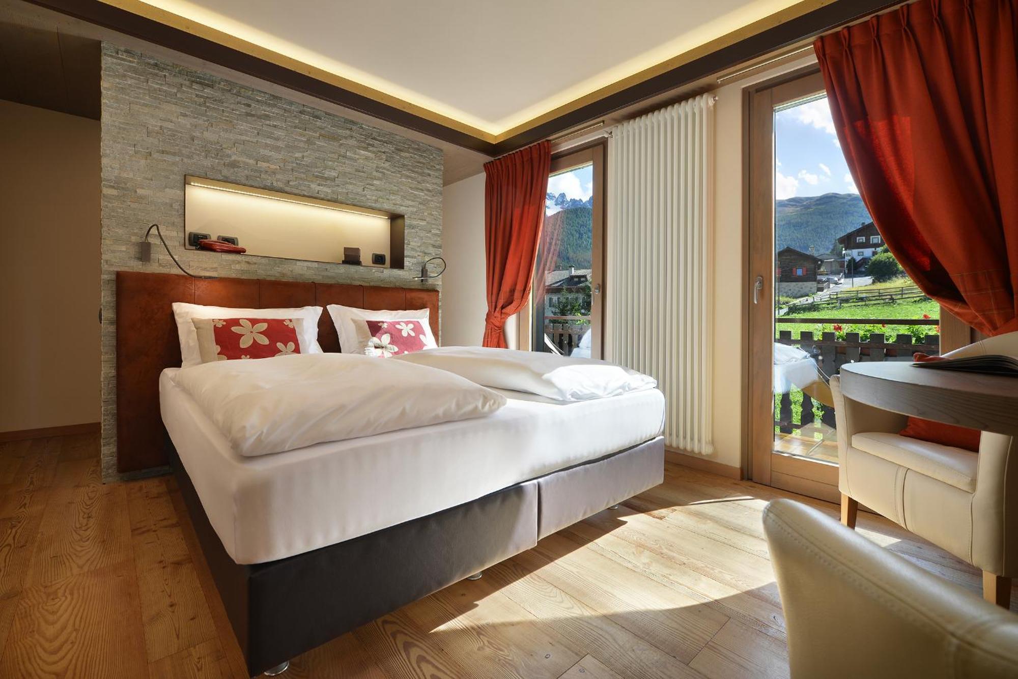 Hotel Cardo Isolaccia Exterior photo